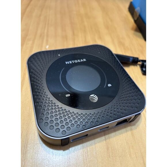 NETGEAR AT&T Nighthawk LTE Mobile Hotspot Router - Picture 2 of 4